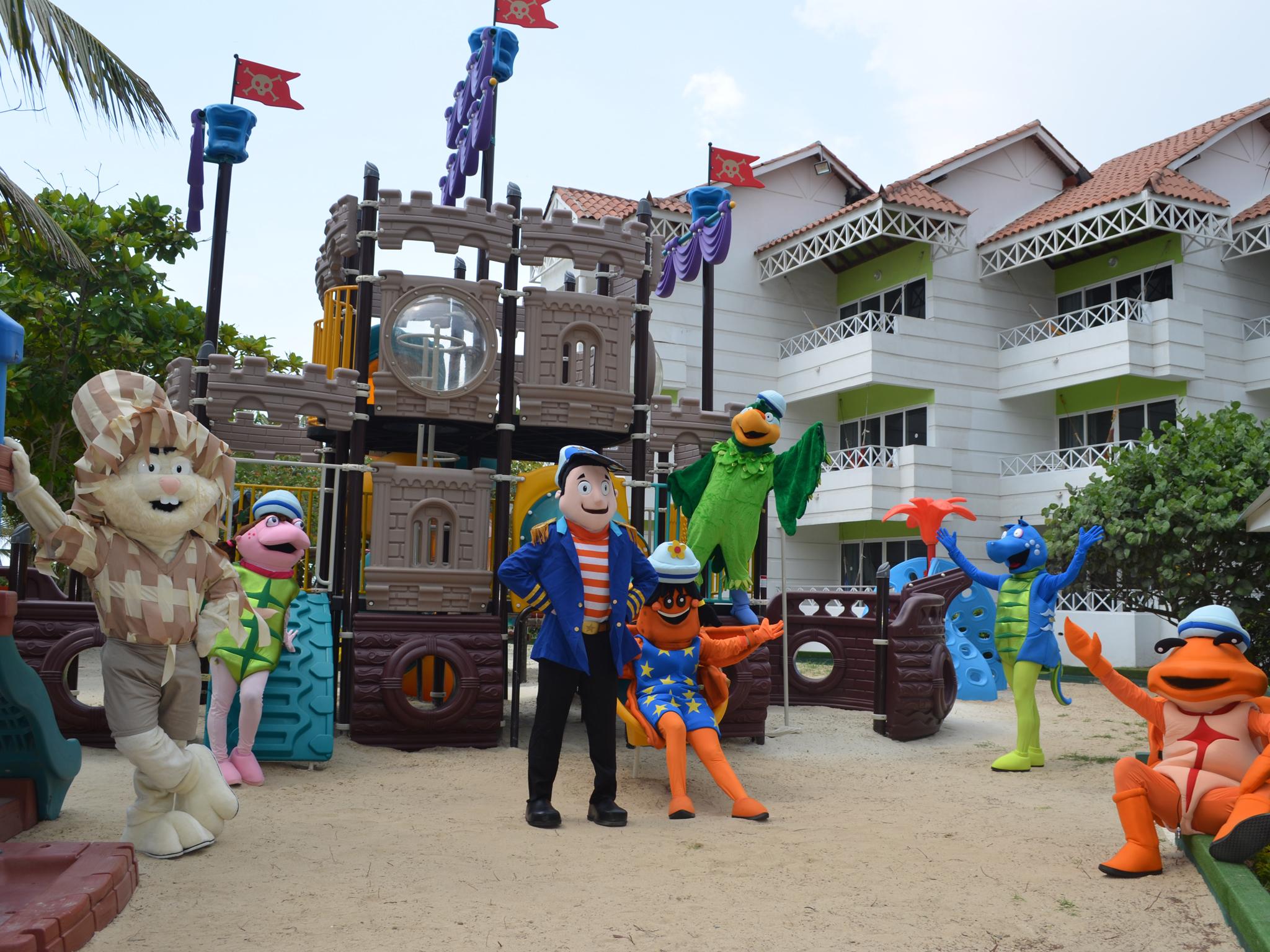 Hotel Las Americas Casa De Playa Cartagena Exteriér fotografie Characters from the series at Legoland Malaysia Resort