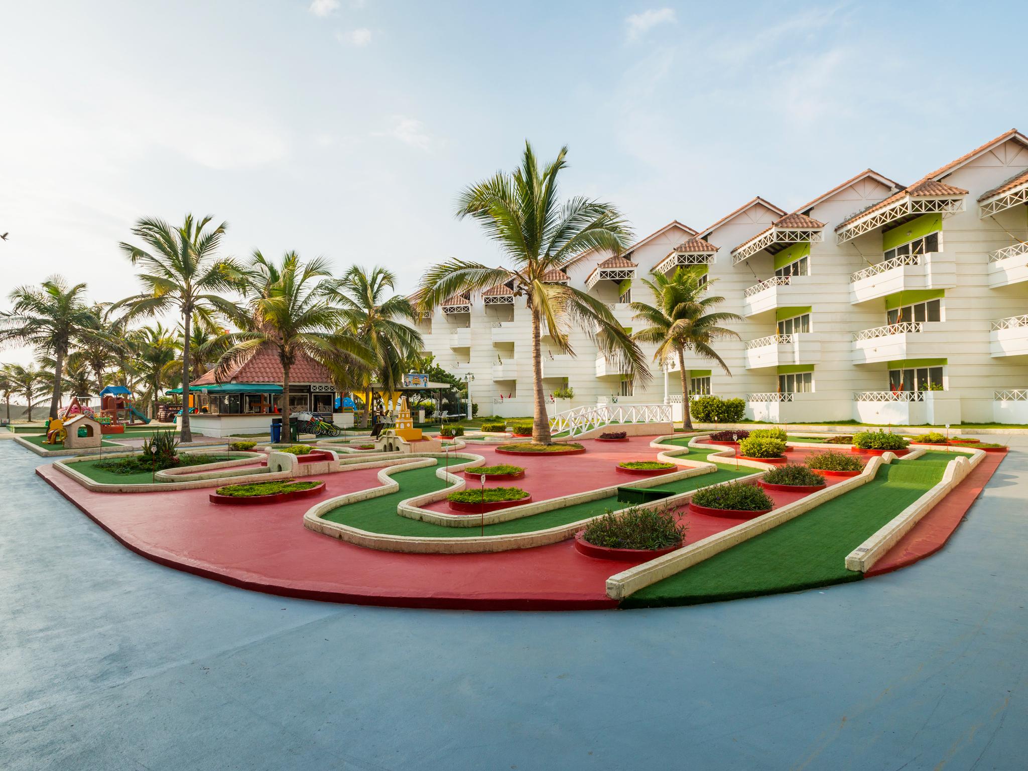Hotel Las Americas Casa De Playa Cartagena Exteriér fotografie Miniature golf at the Royal Palm Beach Hotel