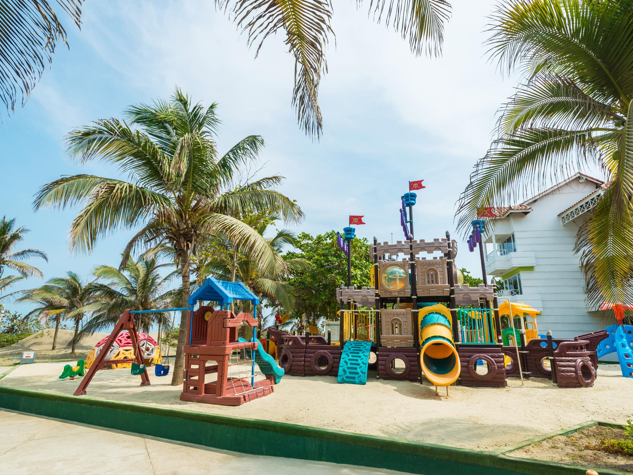 Hotel Las Americas Casa De Playa Cartagena Exteriér fotografie Playground at the resort