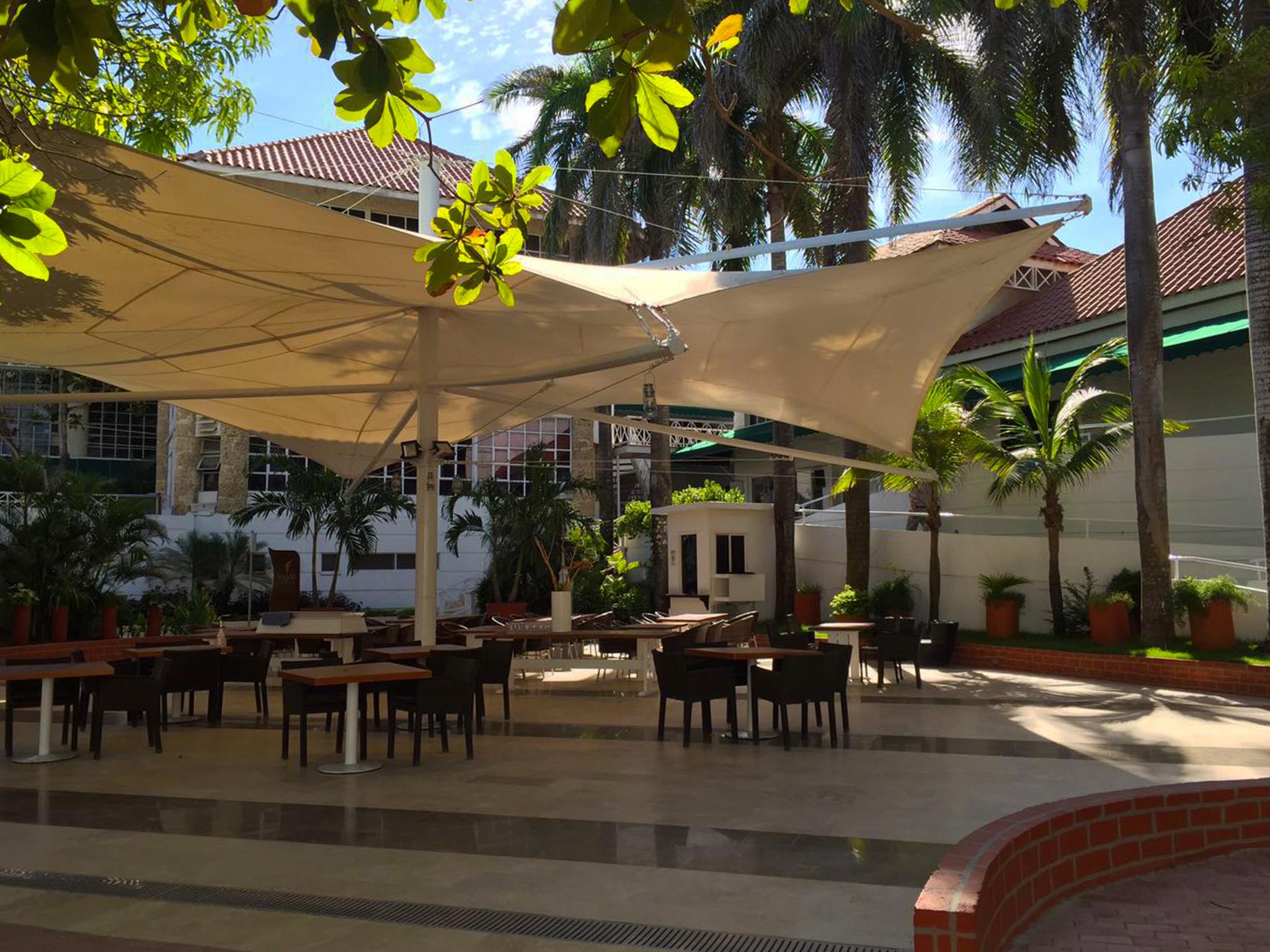 Hotel Las Americas Casa De Playa Cartagena Exteriér fotografie The courtyard of the hotel
