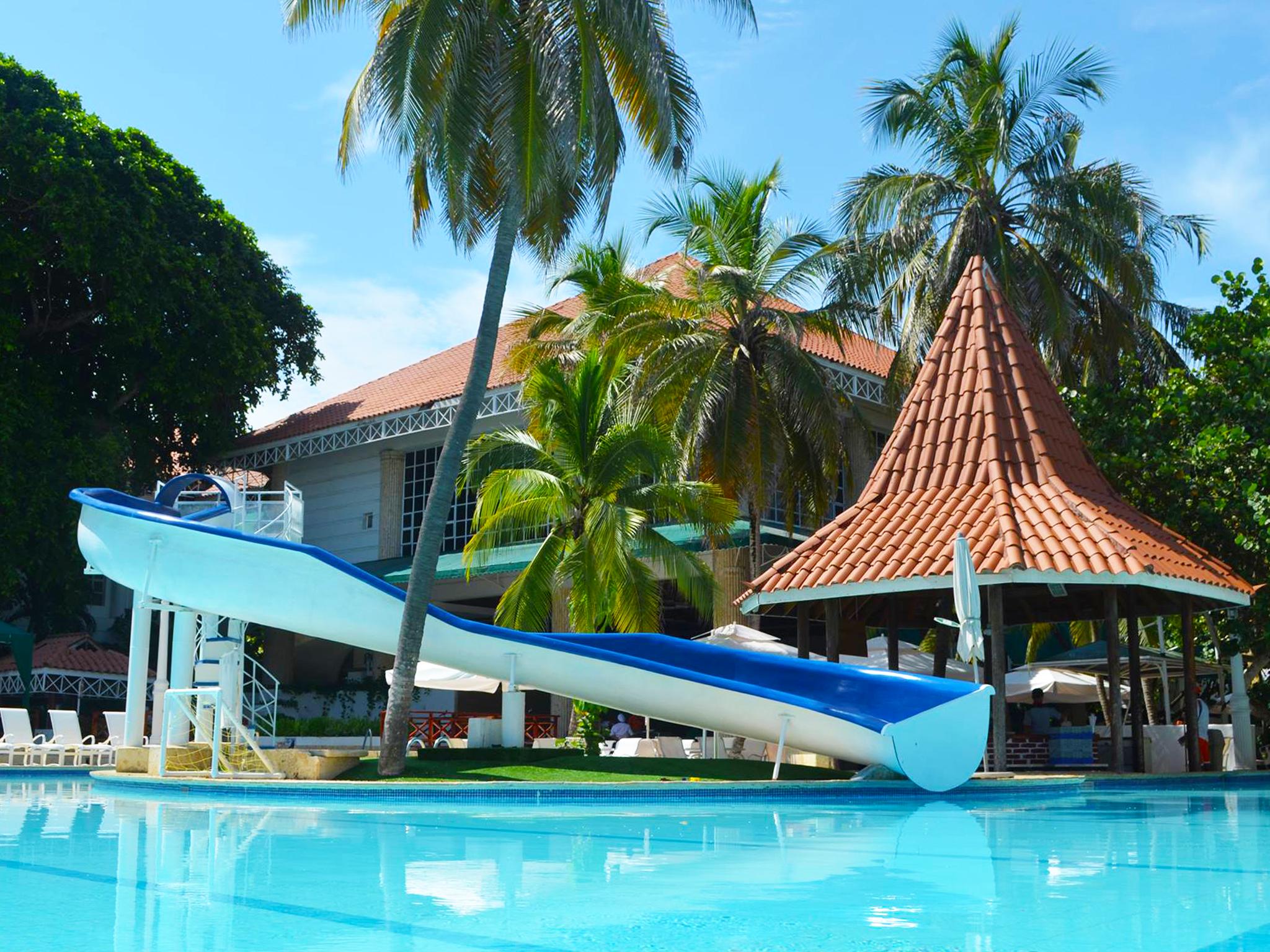 Hotel Las Americas Casa De Playa Cartagena Exteriér fotografie The swimming pool at the hotel