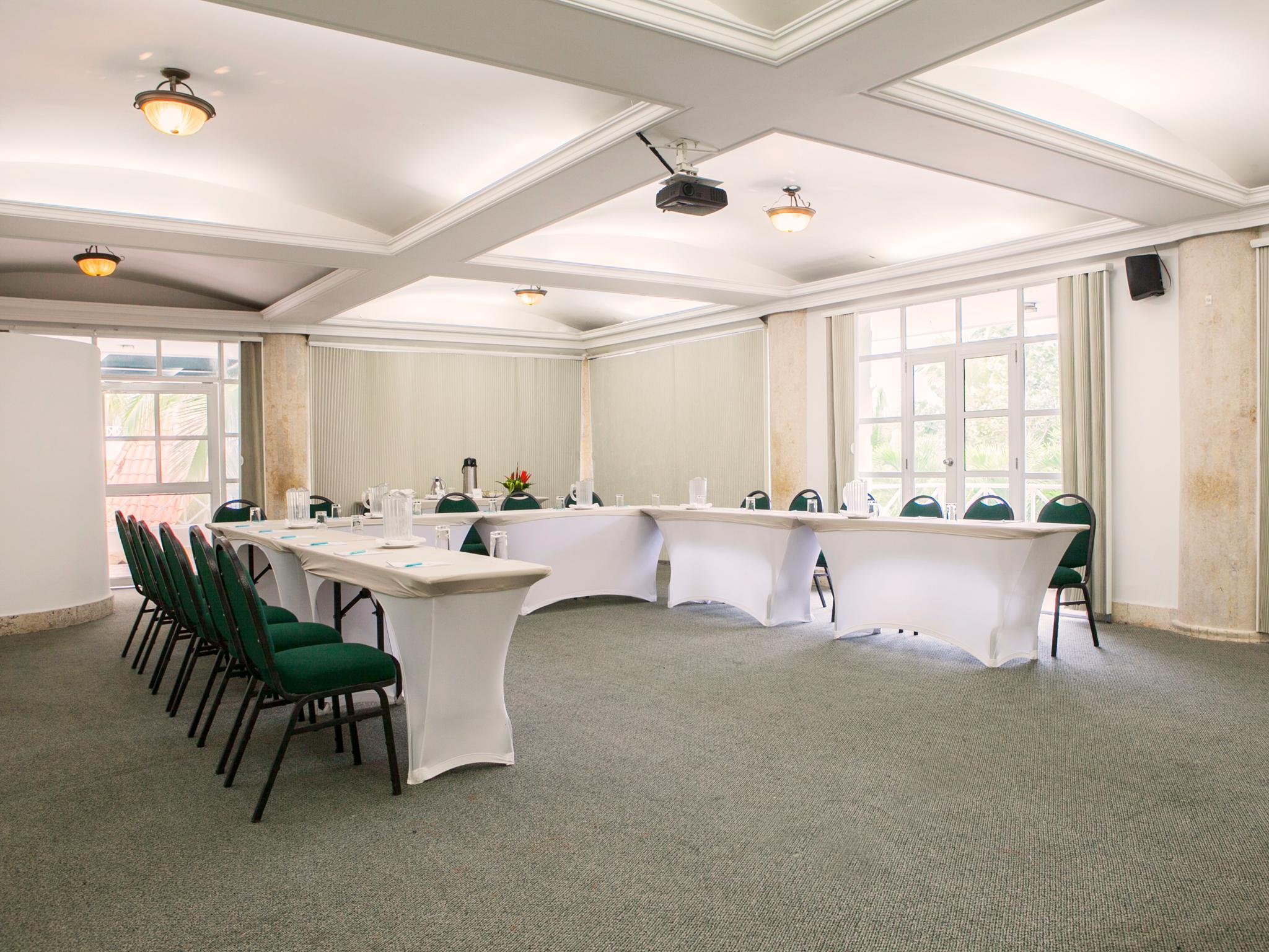 Hotel Las Americas Casa De Playa Cartagena Exteriér fotografie Meeting room