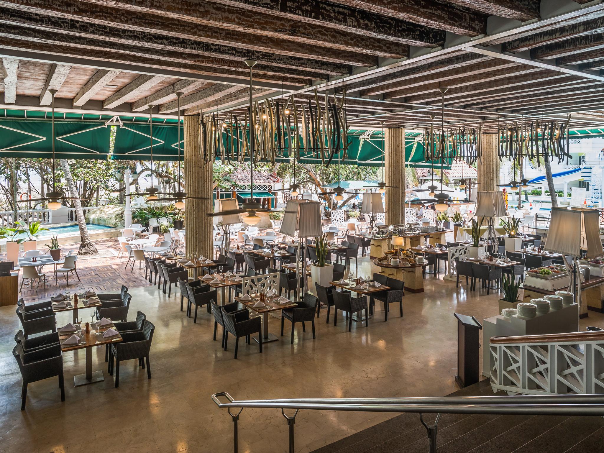 Hotel Las Americas Casa De Playa Cartagena Exteriér fotografie The Garden Grill