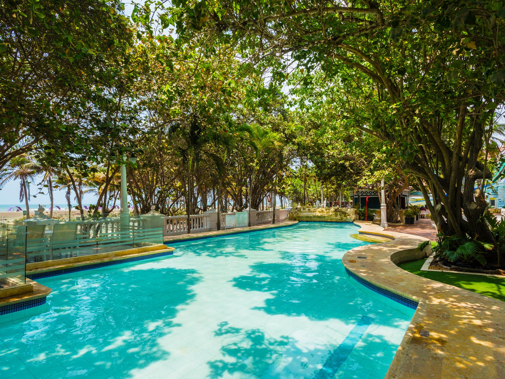 Hotel Las Americas Casa De Playa Cartagena Exteriér fotografie The swimming pool at the hotel