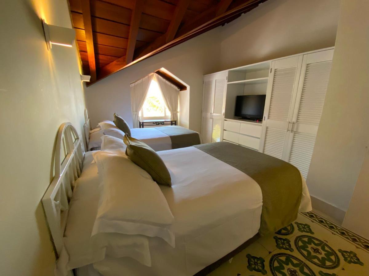 Hotel Las Americas Casa De Playa Cartagena Exteriér fotografie A room at the hotel