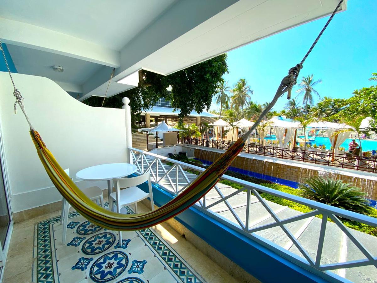 Hotel Las Americas Casa De Playa Cartagena Exteriér fotografie Hammock on a balcony